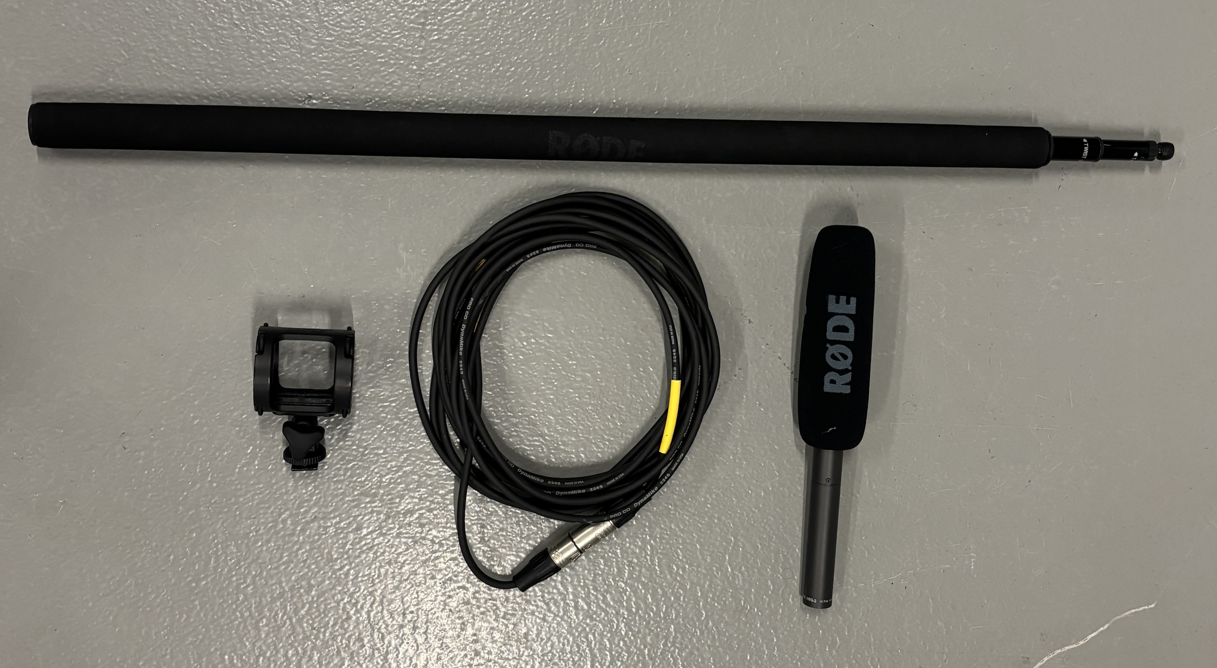Shotgun mic w/ 25' XLR cable, shockmount and boom pole: